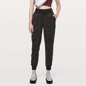 Lululemon Joggers Size 4 Black EUC